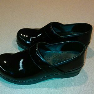 Sanita Acasia clogs